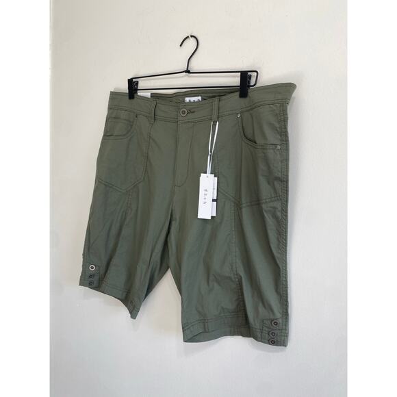 New with Tags Women's Olive Green Bermuda Shorts - Picture 2 of 13